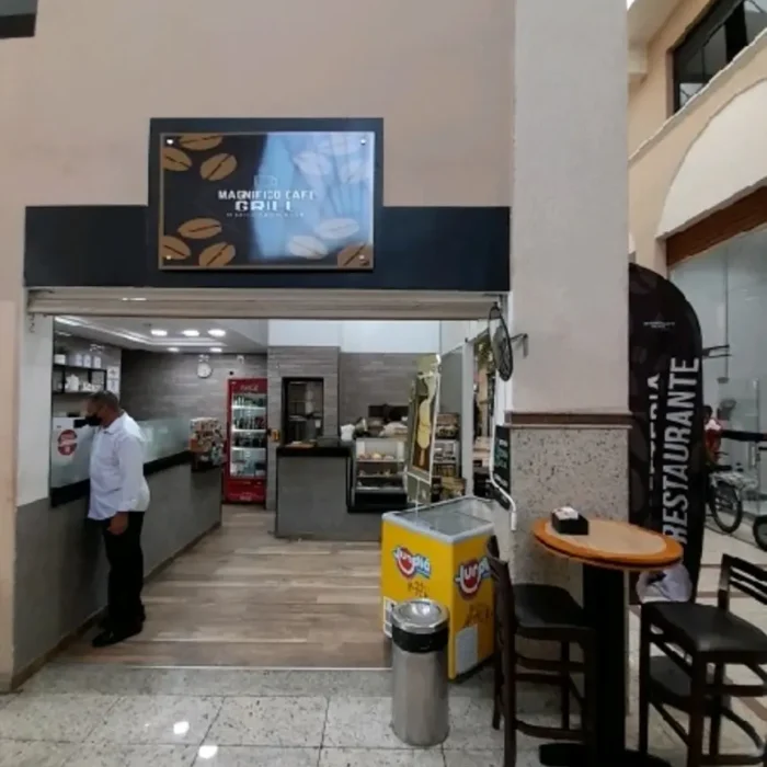 Magn-C3-ADfico-20Caf-C3-A9-20GrillRua-20Miller561.Foto-20da-20Fachada-20API.161357-1.webp-1