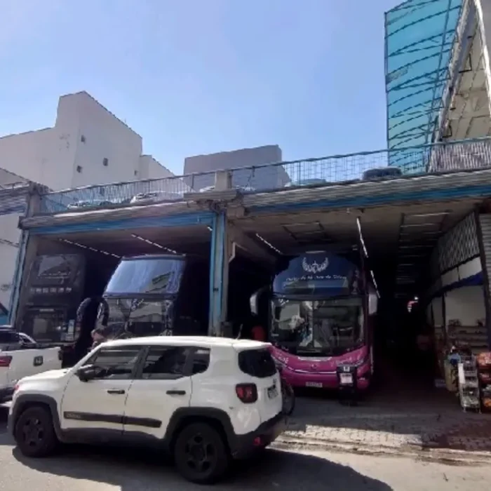 estacionamento-de-onibus-azulao-shopping-rua-carnot-335_fachada_050520251017-1