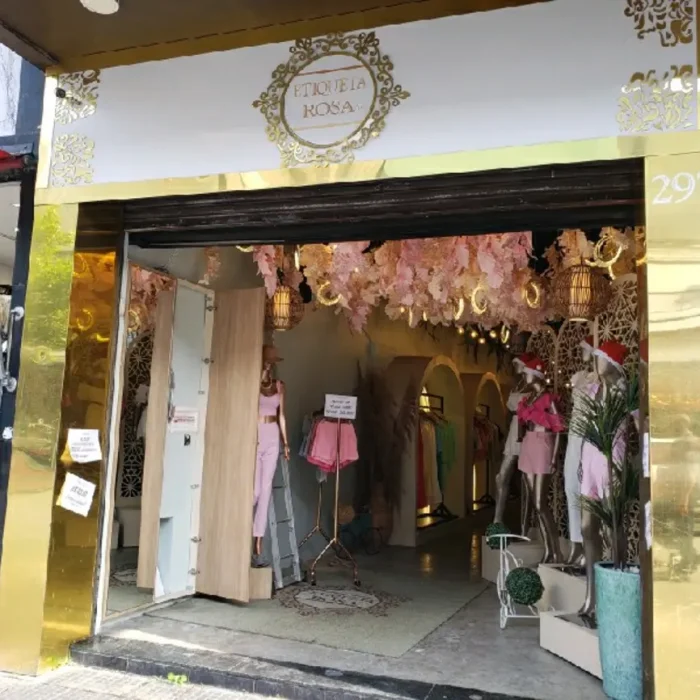 etiqueta-rosa-rua-eliza-whitacker-297_fachada_070120250805-1