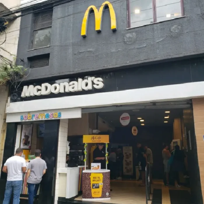 mcdonalds-rua-maria-marcolina-440_fachada_040220251153.webp
