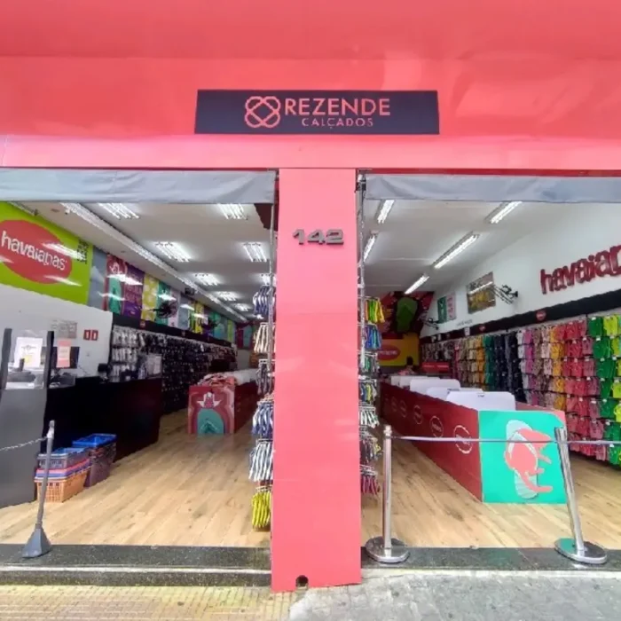 rezende-calcados-rua-cavalheiro-142_fachada_230520251127.webp
