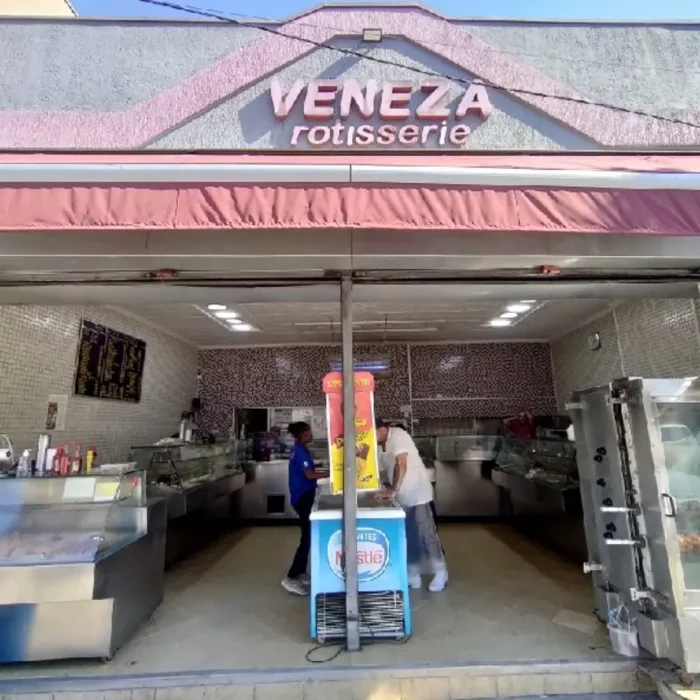 rotisserie-veneza-praca-eduardo-rudge-43_fachada_200520251431.webp